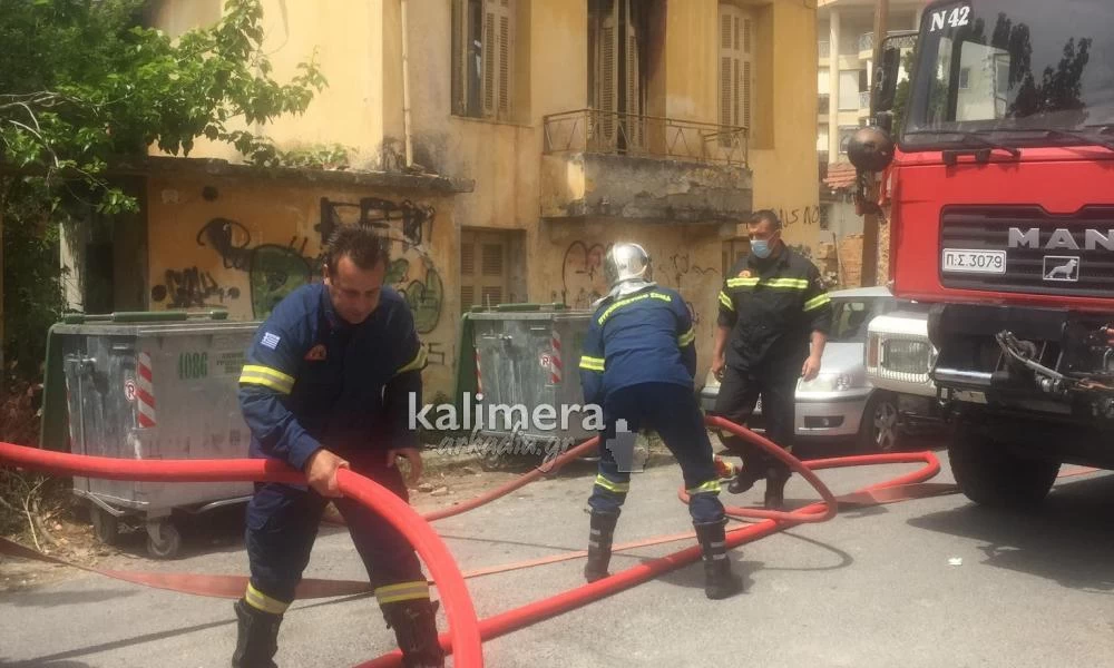 Τρίπολη: Μεγάλη φωτιά ξέσπασε σε ακατοίκητο κτίριο (εικόνες)